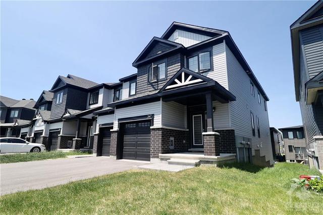 347 Grackle Street, Townhouse with 4 bedrooms, 3 bathrooms and 5 parking in Ottawa ON | Image 2
