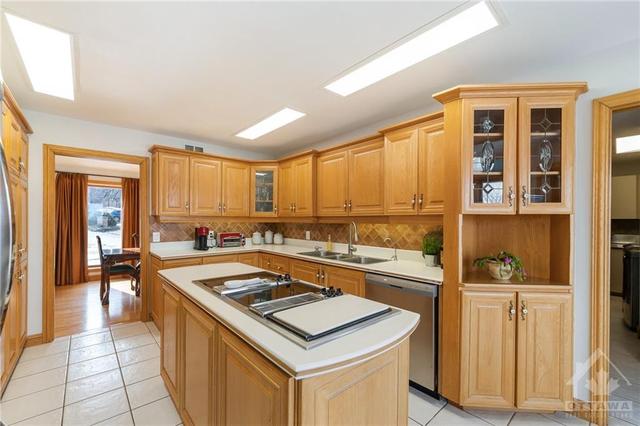 1085 Moffatt Drive, House detached with 4 bedrooms, 4 bathrooms and 10 parking in Ottawa ON | Image 11