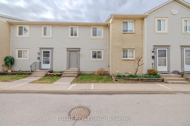 31 - 65 Dorchester Blvd, Townhouse with 3 bedrooms, 2 bathrooms and 1 parking in St. Catharines ON | Image 1