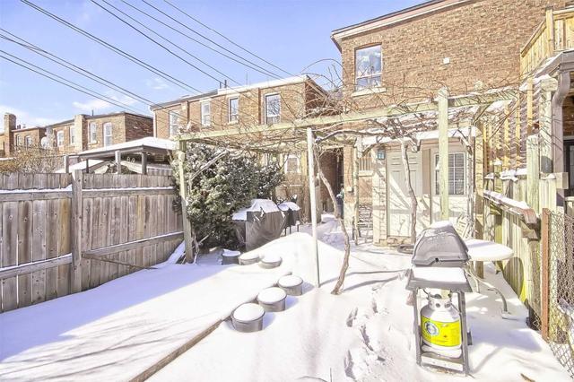 823 Dupont St, House semidetached with 3 bedrooms, 3 bathrooms and 0 parking in Toronto ON | Image 19