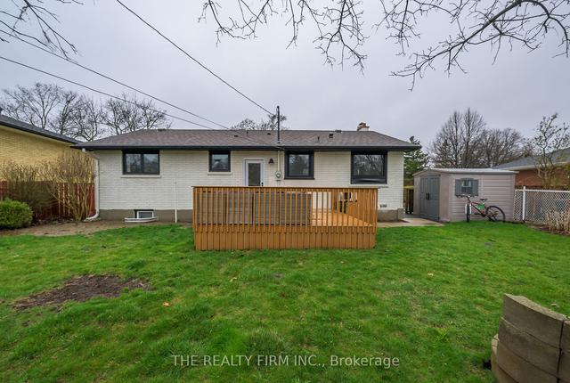 32 Frontenac Rd, House detached with 3 bedrooms, 2 bathrooms and 2 parking in London ON | Image 27