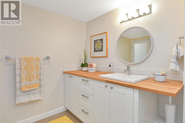 310 - 1433 Faircliff Lane, Condo with 2 bedrooms, 1 bathrooms and 1 parking in Victoria BC | Image 25