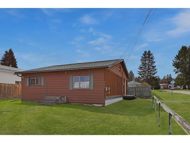 205 307th Avenue, House detached with 3 bedrooms, 1 bathrooms and null parking in Kimberley BC | Image 1