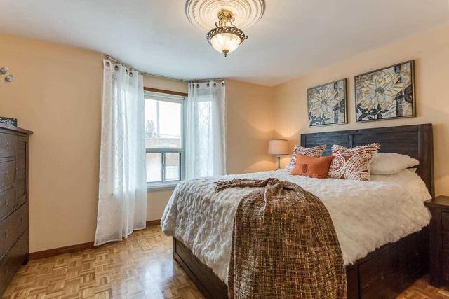 870 Runnymede Rd, House semidetached with 3 bedrooms, 2 bathrooms and 1 parking in Toronto ON | Image 8