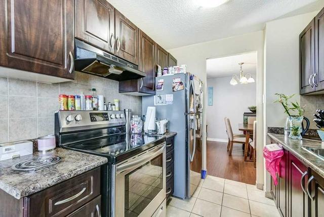 901 - 15 Kensington Rd, Condo with 2 bedrooms, 2 bathrooms and 1 parking in Brampton ON | Image 2
