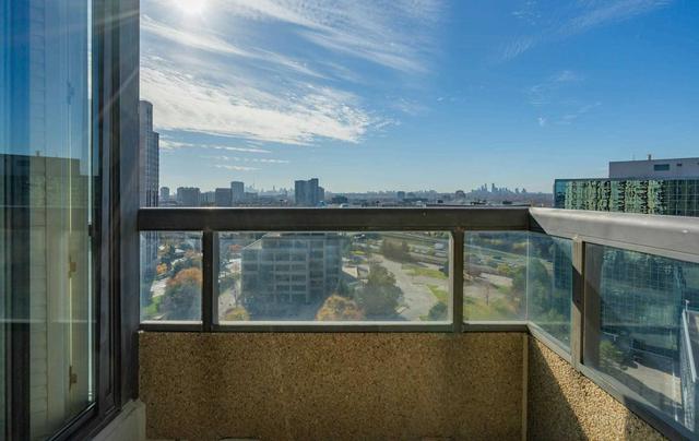 1606 - 1 Concorde Pl, Condo with 2 bedrooms, 3 bathrooms and 1 parking in Toronto ON | Image 17