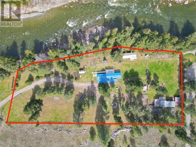 2446 Hwy 3, House other with 2 bedrooms, 2 bathrooms and null parking in Central Kootenay B BC | Image 3