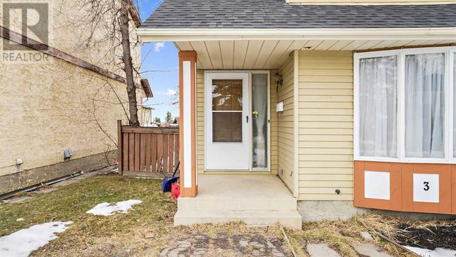 300 Berwick Drive Nw, House detached with 4 bedrooms, 1 bathrooms and 1 parking in Calgary AB | Image 4