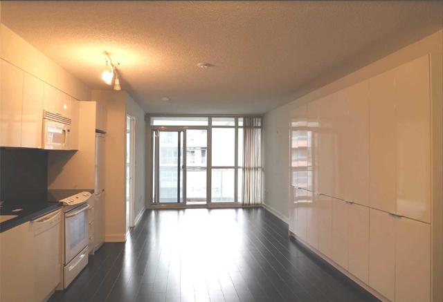 821 - 10 Capreol Crt, Condo with 1 bedrooms, 2 bathrooms and 1 parking in Toronto ON | Image 5