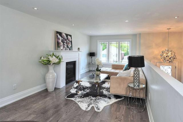 121 Harding Blvd, House detached with 4 bedrooms, 4 bathrooms and 2 parking in Toronto ON | Image 3