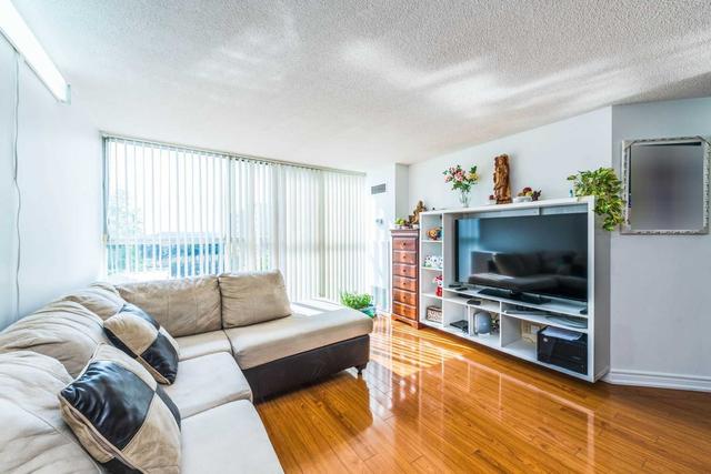 402 - 25 Trailwood Dr, Condo with 2 bedrooms, 2 bathrooms and 1 parking in Mississauga ON | Image 3