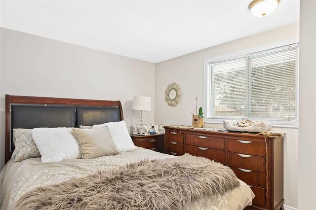 72 Burns Dr, House detached with 3 bedrooms, 2 bathrooms and 6 parking in Guelph ON | Image 2
