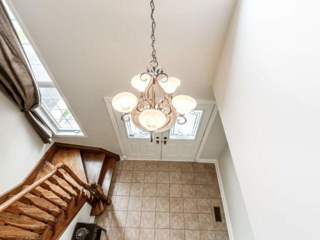 3243 Ridgeleigh Hts, House attached with 3 bedrooms, 4 bathrooms and 1 parking in Mississauga ON | Image 3