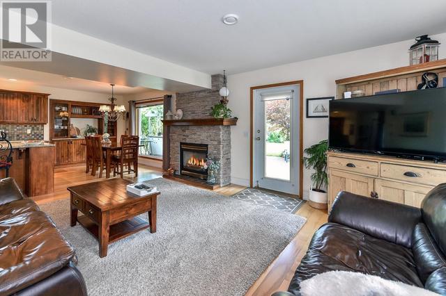 7372 Fintry Delta Road, House detached with 4 bedrooms, 1 bathrooms and 6 parking in Central Okanagan West BC | Image 4