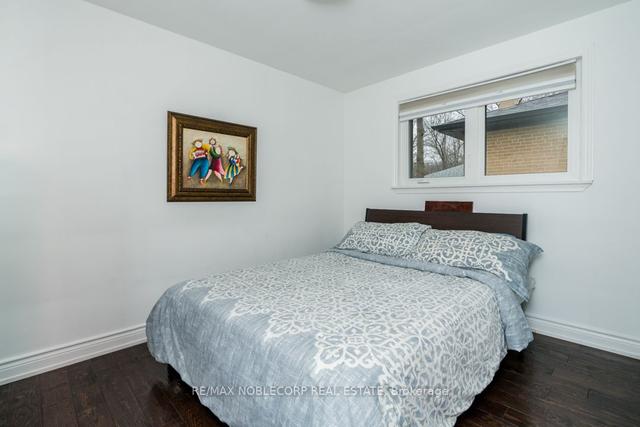 103 Exbury Rd, House detached with 3 bedrooms, 2 bathrooms and 5 parking in Toronto ON | Image 17