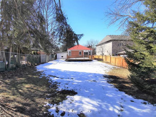 63 Hillside Ave N, House detached with 2 bedrooms, 1 bathrooms and 3 parking in Hamilton ON | Image 3