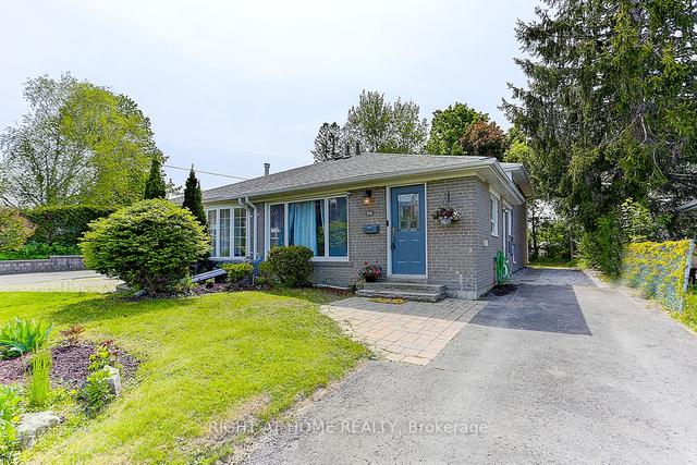 94 Tecumseh Dr N, House semidetached with 4 bedrooms, 3 bathrooms and 4 parking in Aurora ON | Image 12