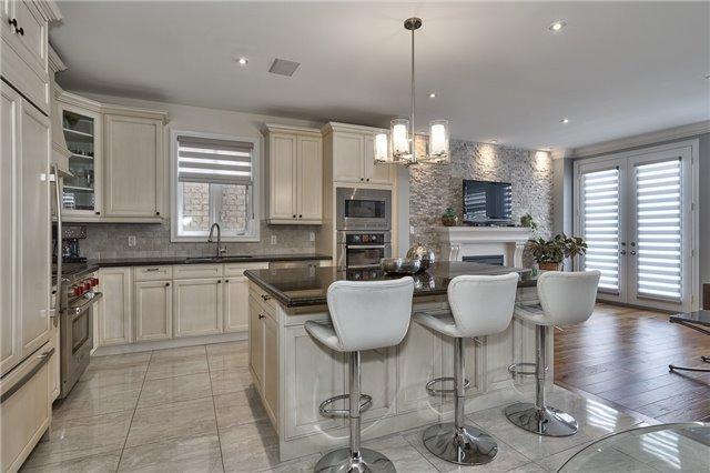 2426 Chateau Common, House attached with 4 bedrooms, 4 bathrooms and 2 parking in Oakville ON | Image 4