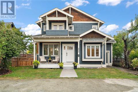 9625 Seventh St, House detached with 6 bedrooms, 4 bathrooms and 4 parking in Sidney BC | Card Image