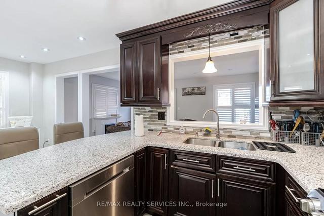 123 Oatfield Rd S, House semidetached with 4 bedrooms, 3 bathrooms and 4 parking in Brampton ON | Image 4