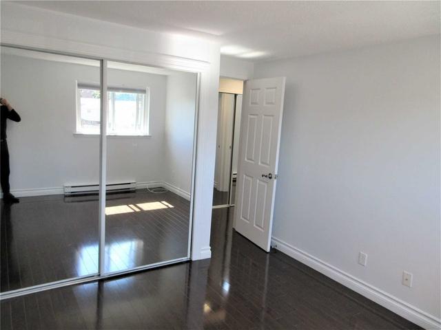 116 - 120 Nonquon Rd, Townhouse with 3 bedrooms, 1 bathrooms and 1 parking in Oshawa ON | Image 3