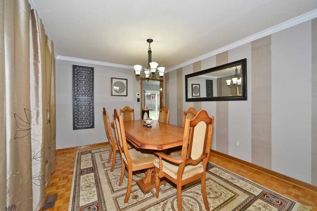 26 Cinrickbar Dr, House detached with 4 bedrooms, 4 bathrooms and 6 parking in Toronto ON | Image 34