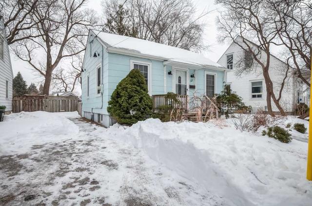 33 Tedder St, House detached with 2 bedrooms, 2 bathrooms and 2 parking in Toronto ON | Image 10