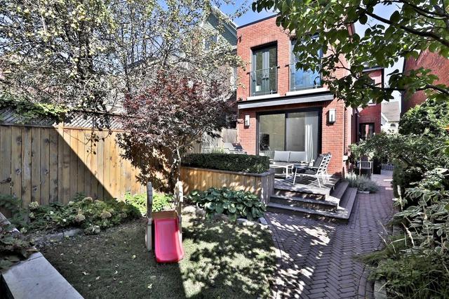 378 Manning Ave, House detached with 3 bedrooms, 4 bathrooms and 2 parking in Toronto ON | Image 9