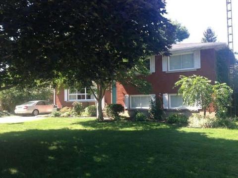 3663 Rolling Acres Dr, House detached with 3 bedrooms, 2 bathrooms and 6 parking in Niagara Falls ON | Card Image