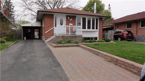 30 Wantanopa Cres, House detached with 3 bedrooms, 3 bathrooms and 5 parking in Toronto ON | Image 1