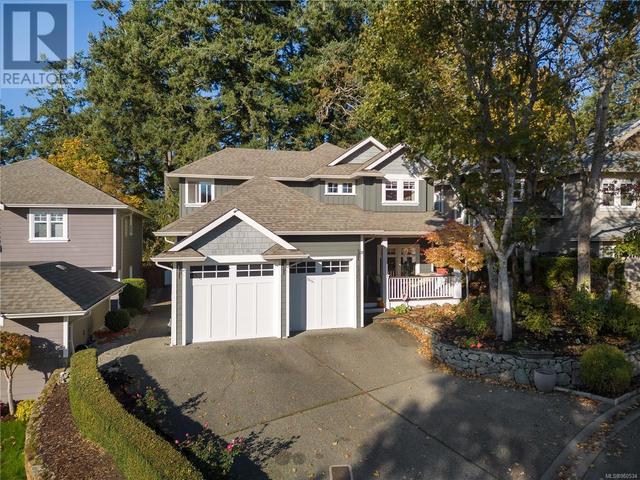539 Caselton Pl, House detached with 4 bedrooms, 4 bathrooms and 4 parking in Saanich BC | Image 2