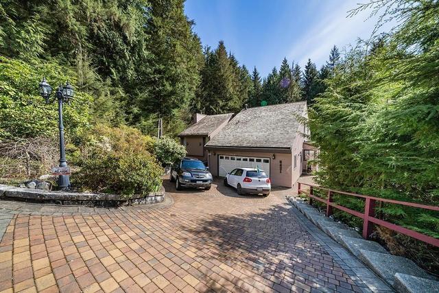 5421 Molina Crescent, House detached with 5 bedrooms, 4 bathrooms and null parking in North Vancouver BC | Card Image