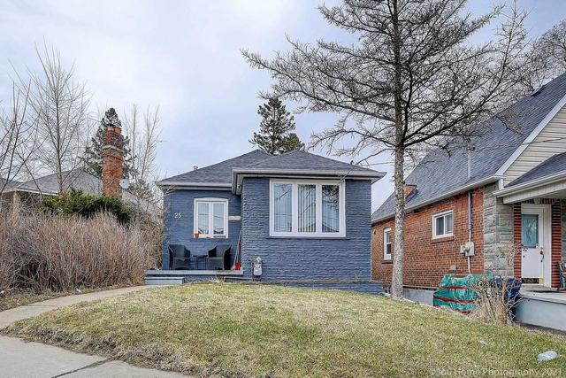 25 Kenora Cres, House detached with 2 bedrooms, 2 bathrooms and 1 parking in Toronto ON | Image 12