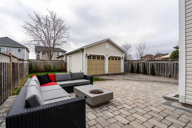 60 Aster Cres, House detached with 4 bedrooms, 3 bathrooms and 7 parking in Whitby ON | Image 30