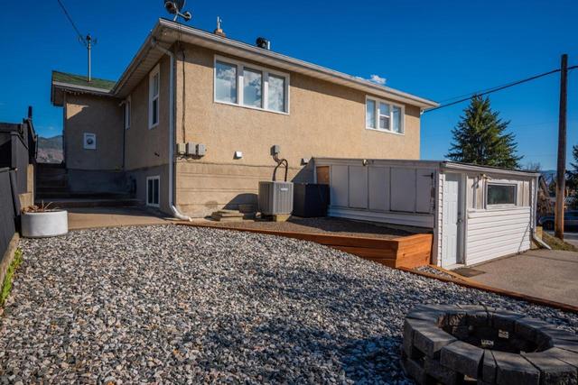 574 7th Avenue, House detached with 3 bedrooms, 2 bathrooms and null parking in Castlegar BC | Image 73