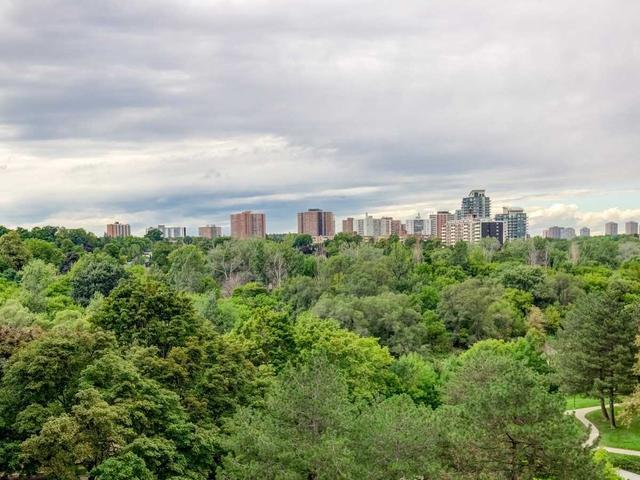 809 - 240 Scarlett Rd, Condo with 2 bedrooms, 1 bathrooms and 1 parking in Toronto ON | Image 5