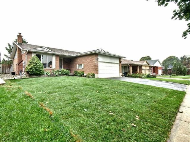 204 Oldfield Dr, House detached with 2 bedrooms, 3 bathrooms and 2 parking in Kitchener ON | Image 2