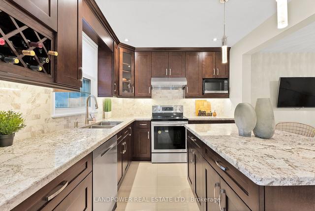 11 Stonedale Plwy, Townhouse with 3 bedrooms, 3 bathrooms and 2 parking in Toronto ON | Image 11