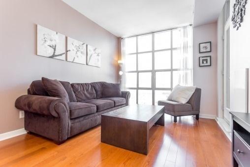 1012 - 438 Richmond St W, Condo with 1 bedrooms, 1 bathrooms and 1 parking in Toronto ON | Image 3