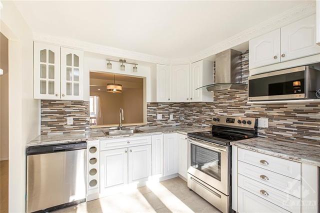 e - 61 Woodfield Drive, Townhouse with 3 bedrooms, 2 bathrooms and 1 parking in Ottawa ON | Image 5