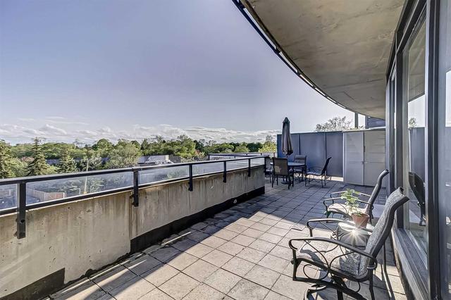 304 - 18 Valley Woods Rd, Condo with 2 bedrooms, 2 bathrooms and 1 parking in Toronto ON | Image 6