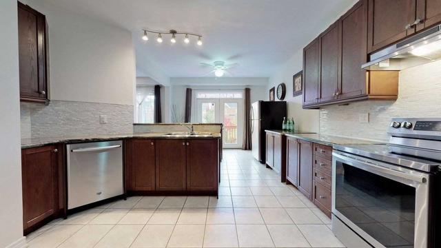 404 Nairn Circ, House detached with 4 bedrooms, 3 bathrooms and 4 parking in Milton ON | Image 5