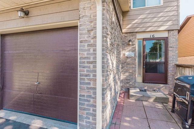 16 - 16 Foster Cres, Townhouse with 3 bedrooms, 2 bathrooms and 1 parking in Brampton ON | Image 3