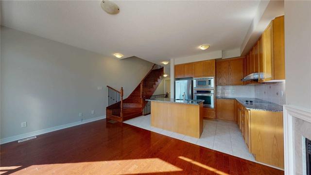 3 - 5725 Tosca Dr, Townhouse with 4 bedrooms, 4 bathrooms and 2 parking in Mississauga ON | Image 3