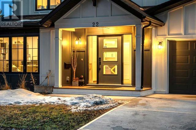 22 Varcove Place Nw, House detached with 4 bedrooms, 3 bathrooms and 4 parking in Calgary AB | Image 2