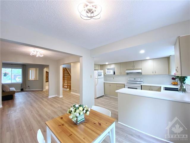 85 Hunterswood Crescent, Townhouse with 4 bedrooms, 4 bathrooms and 1 parking in Ottawa ON | Image 6