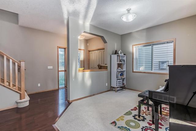 47 Panamount View Nw, House detached with 4 bedrooms, 3 bathrooms and 4 parking in Calgary AB | Image 4