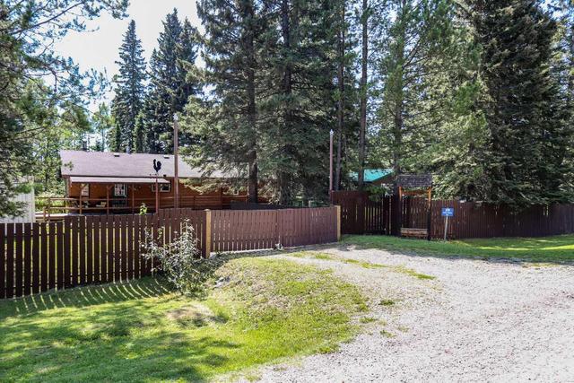 209 Eagle Ridge Avenue, House detached with 3 bedrooms, 2 bathrooms and null parking in Clearwater County AB | Image 2