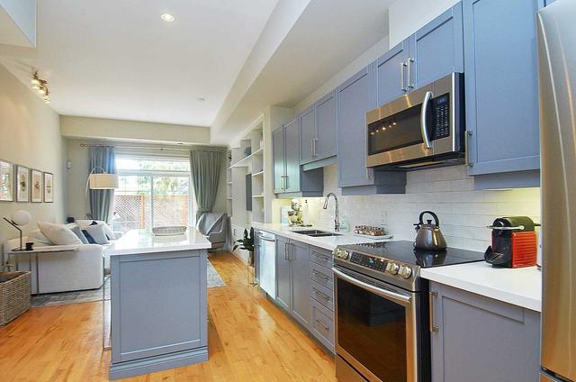 1013 Dundas St E, House attached with 2 bedrooms, 2 bathrooms and 1 parking in Toronto ON | Image 4
