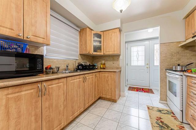 45 Kingswood Dr, House attached with 3 bedrooms, 2 bathrooms and 3 parking in Brampton ON | Image 7